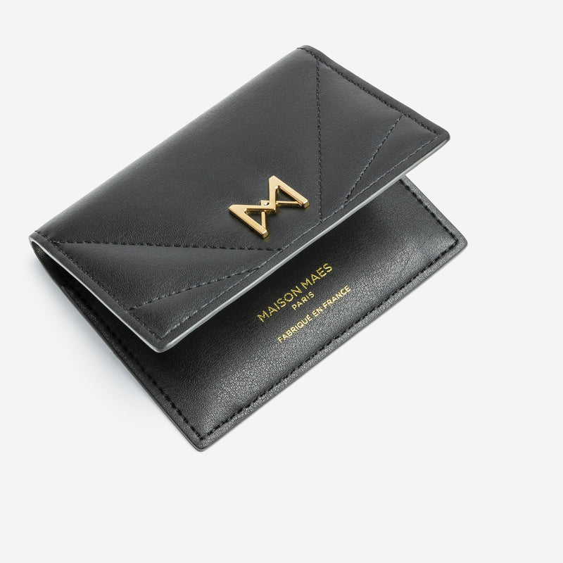 Porte-cartes Maison Maes M1_05 noir vu de dessus, Haute Maroquinerie vegan à faible impact fabriquée en France [color:noir,black]